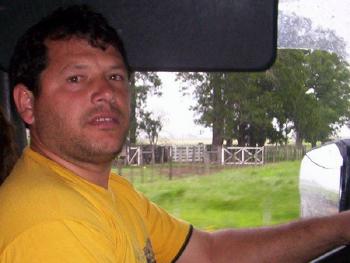 DESCARGA ELÉCTRICA MATA UN CAMIONERO E HIERE UN POLICÍA