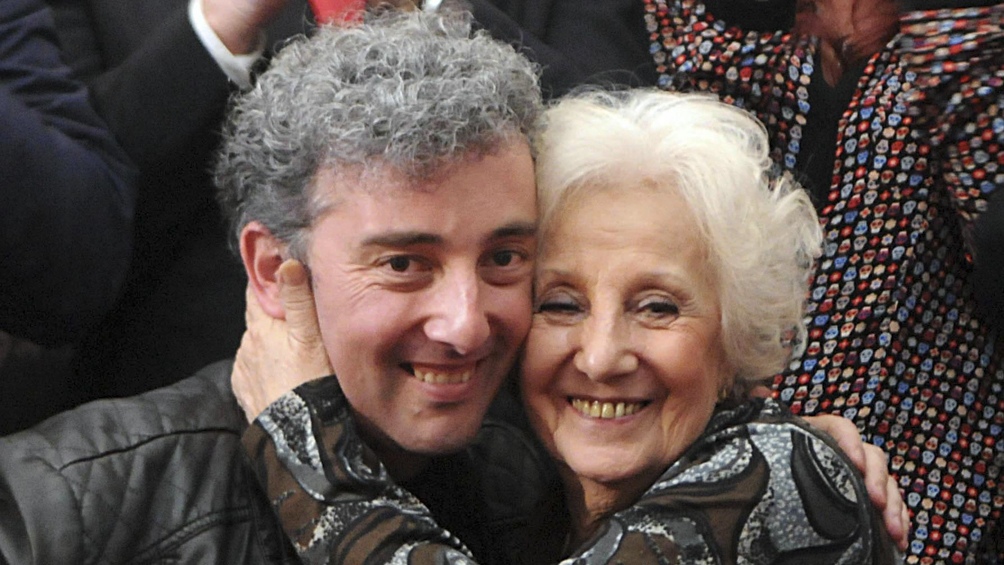 Estela y su nieto Ignacio Montoya Carlotto, quien recuperó su identidad en 2014.