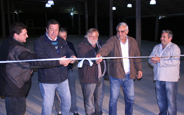 Se inauguró el piso y la iluminación