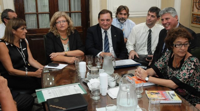 Reunión paritaria con gremios docentes