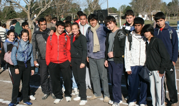 Inauguran pista de atletismo