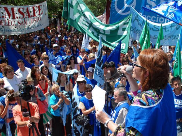 El gobierno convocó a paritarias a los docentes