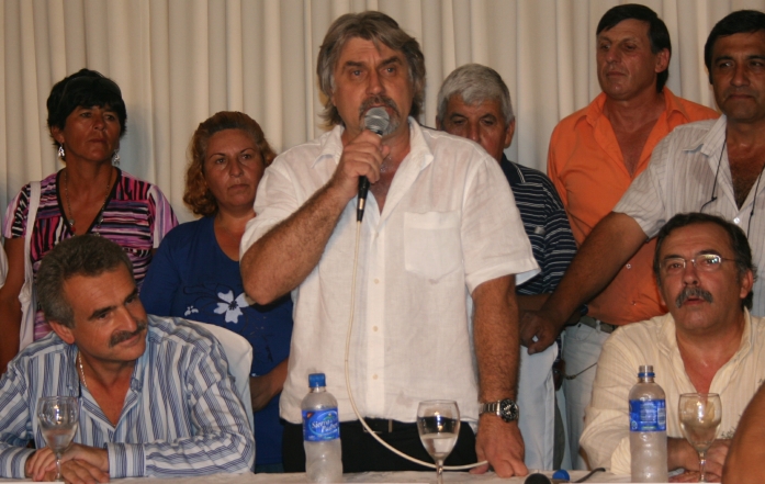 Una multitud lo aclamó