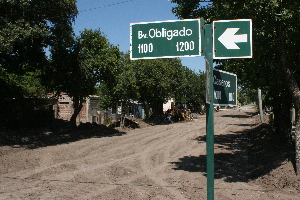 Por pavimentar calle Caseros