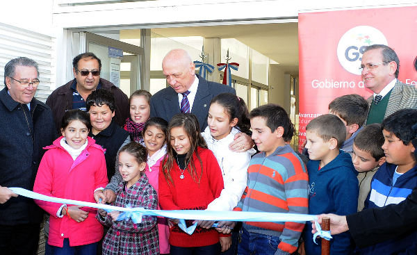 Bonfatti inauguró dos centros de salud