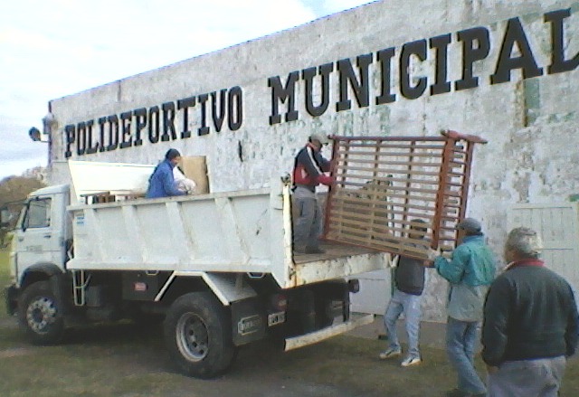 Evacuaron familias ante la crecida del arroyo