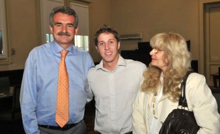 Recibió a joven médico becado por Harvard