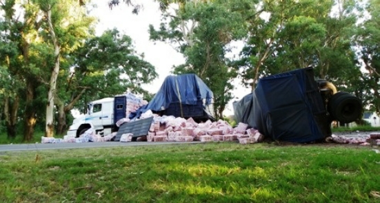 Despistó un camión con acoplado