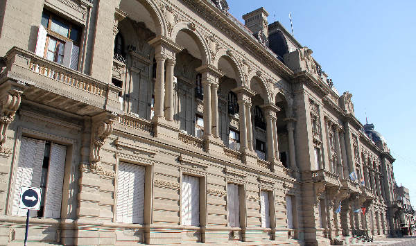 Empleados públicos percibirán bono de fin de año