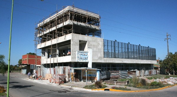 Un edificio de ocho plantas