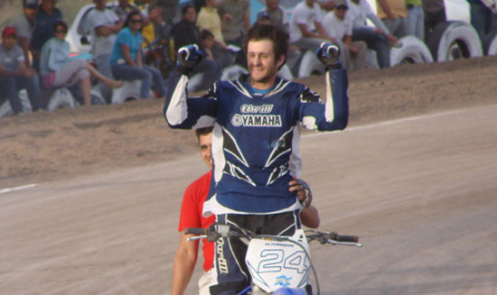 Con su Yamaha 450, Marcos Tomasín primero