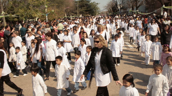 Gran desfile institucional