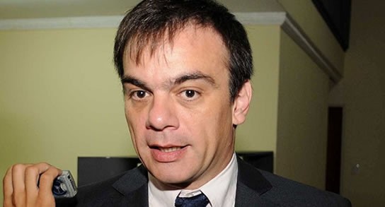 Lewis entregará partidas de nacimiento del periodo 1975-1983