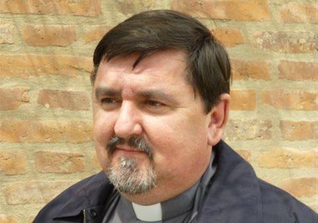 El obispo dio anuncios de su ordenación