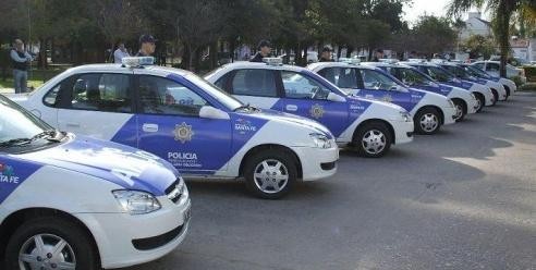 Entregan vehículos policiales