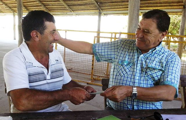 Leandro entregó aportes al Club Pato Cuá