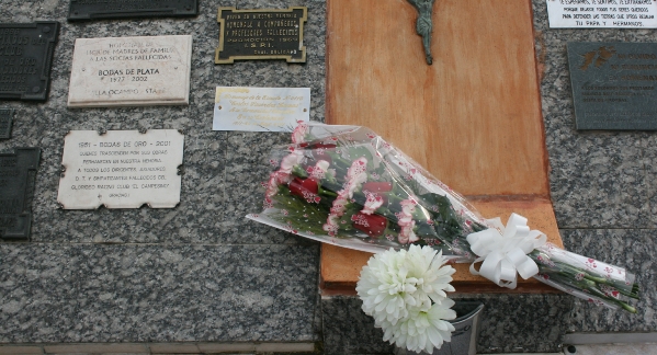 Homenaje a fallecidos de la Escuela 6110 Carlos Saavedra Lamas