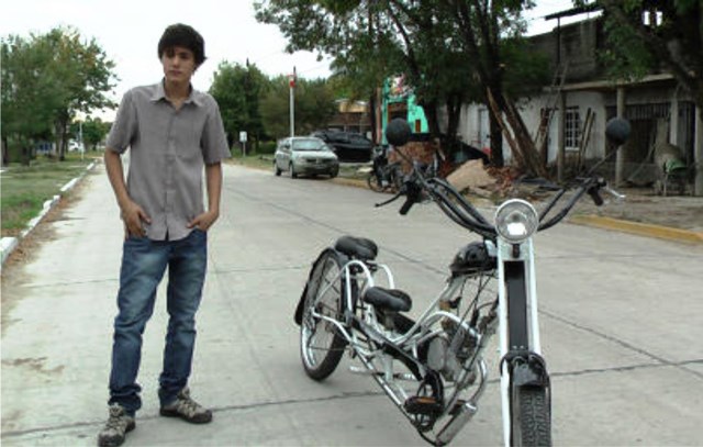 Una bici moto artesanal