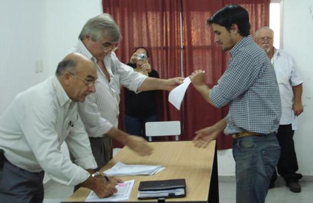 Entregan créditos en Florencia