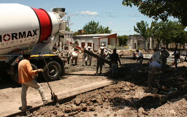 Continúan Pavimentando la calle Guemes