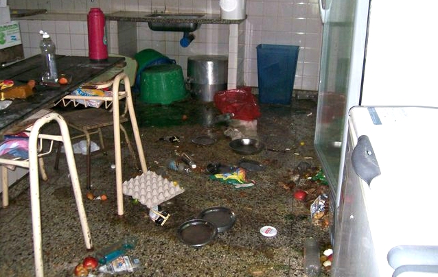 Destrozos en el comedor de la Escuela Nº 6096