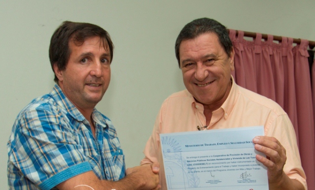 Entrega de certificados de cursos en oficios