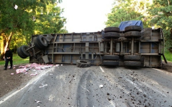 Despistó un camión con acoplado