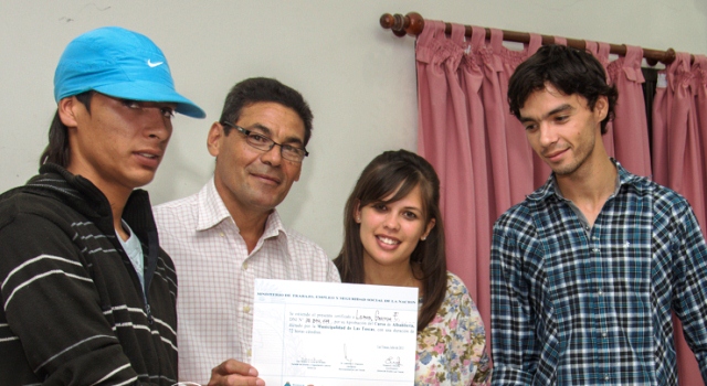 Entrega de certificados de cursos en oficios