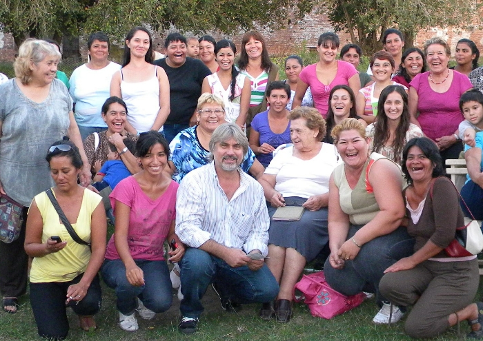 Se reunió con importante número de mujeres