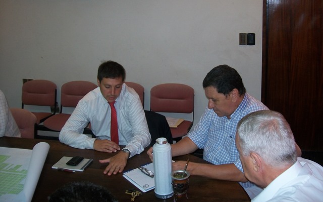 Firma de convenio y aportes para viviendas