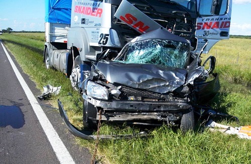 Triple choque con un muerto