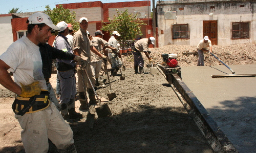 Continúan Pavimentando la calle Guemes