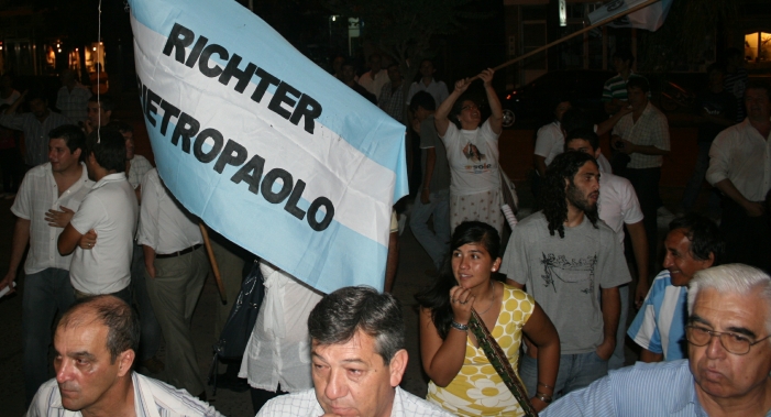 Una multitud lo aclamó