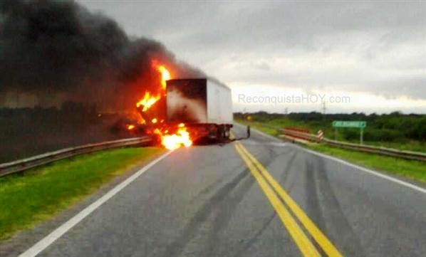 Se despistó e incendió un camión