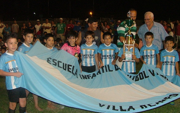 Entregan premios de la Liga Infantil