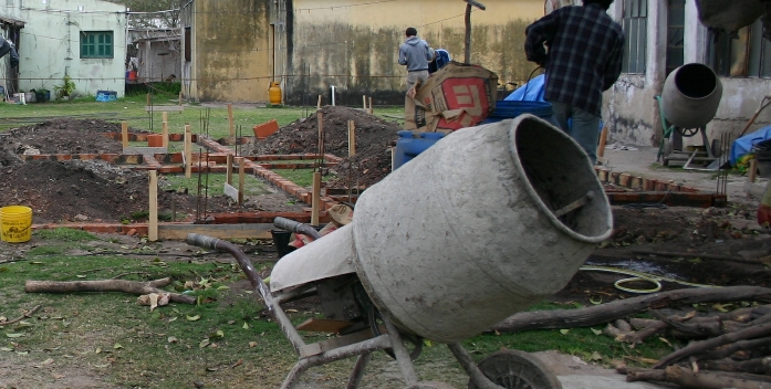 Construyen tres viviendas en lotes propios