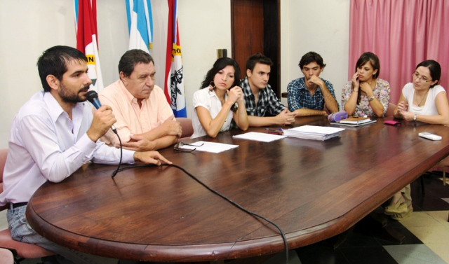 Entrega de certificados de cursos en oficios