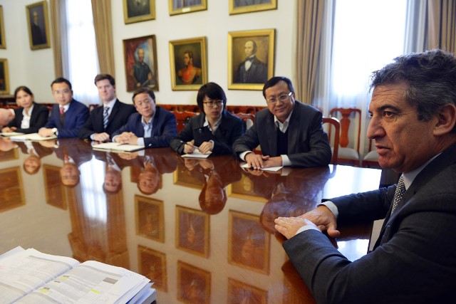 Contratación directa con los chinos