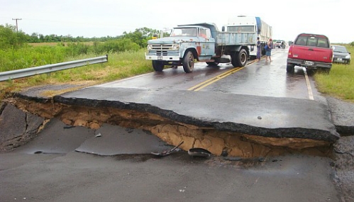 Se hundió una alcantarilla y se cortó el tránsito por la ruta provincial N° 1