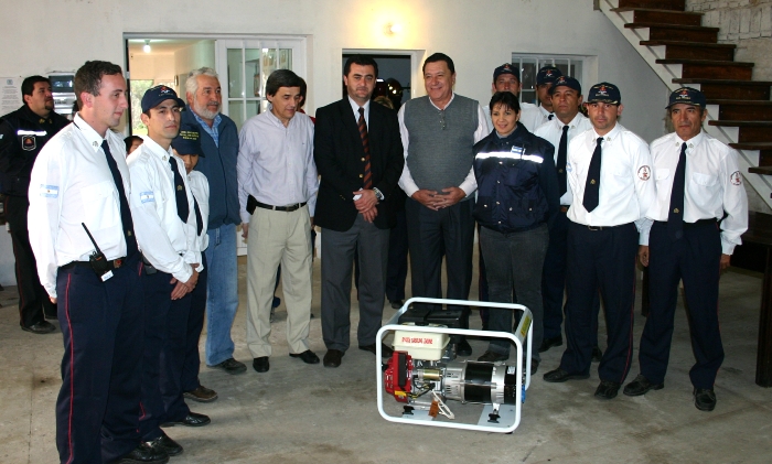 Entregaron grupo electrógeno a Bomberos