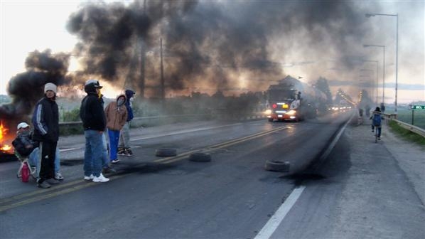 Continúa el corte de ruta