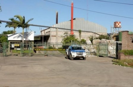 Paralizan producción en industria papelera