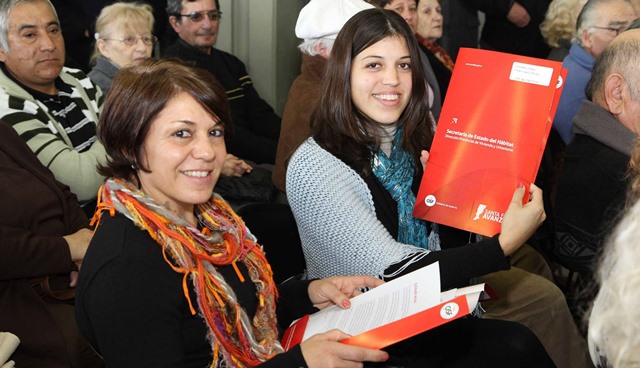 68 familias reciben escritura de sus viviendas