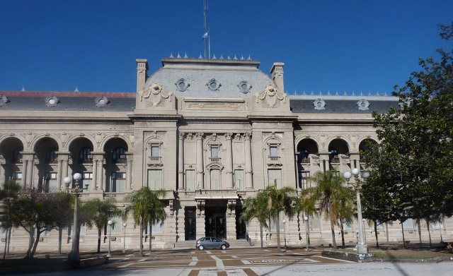 El gobierno convocó a paritarias