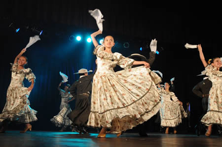 Taller de danzas en el CIC del barrio Juan Perón
