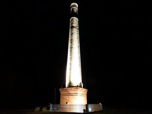 Concluyó la restauración de la chimenea