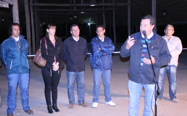 Se inauguró el piso y la iluminación