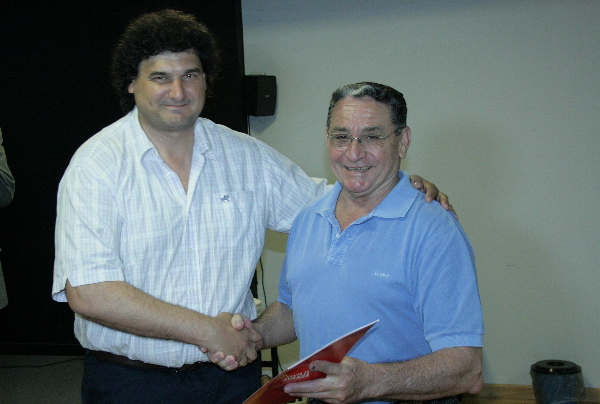 Entregaron dos viviendas y 30 escrituras