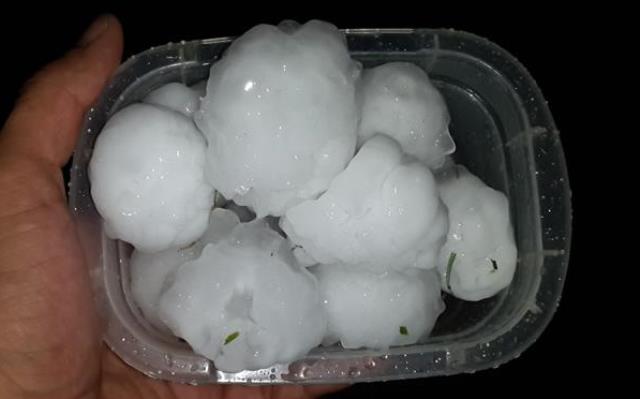 Cayeron piedras grandes en la ciudad