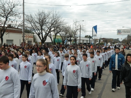 Difsrutó del desfile Cívico Militar